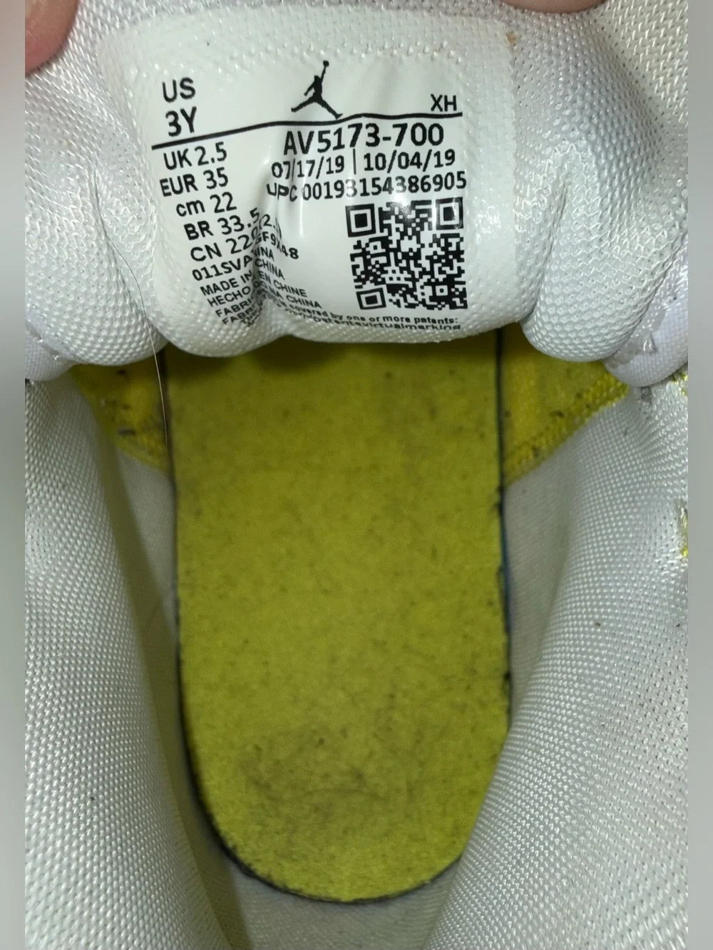 Air Jordan 1 Mid SE GS 